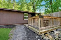 Walk to Beach - Pet friendly Cabin w/ Workspace