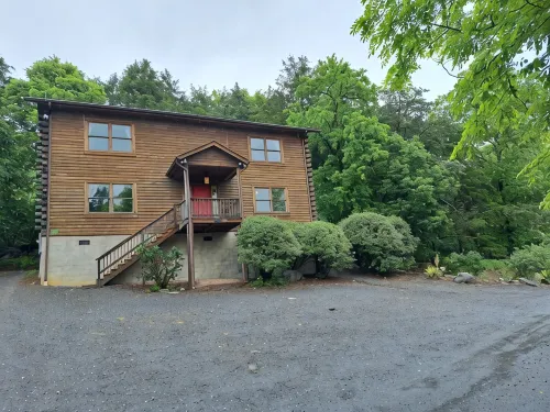 Cabin 25 - Spacious 6-bedroom private home minutes from downtown Lexington