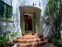 Expansive views of the south coast shopping and entertainment all within 10 min walk. - 2-Star
