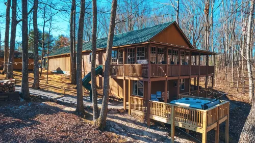Large cabin-Game Room,Hot tub,Kid Friendly - Chalets