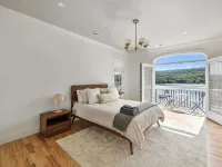Entire Lakeview House ~ 1 Hour to MetLife ~ Hot Tub~Firepit~Stunning View~Decks Hotéis em Warwick
