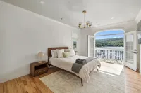 Entire Lakeview House ~ 1 Hour to MetLife ~ Hot Tub~Firepit~Stunning View~Decks