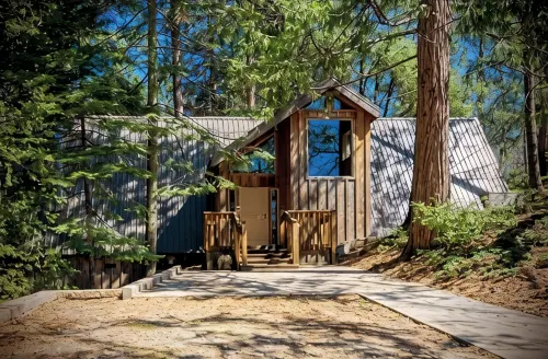 Charming cabin in pleasant Auberry close to Shaver Lake. A hidden treasure! - 4-Star