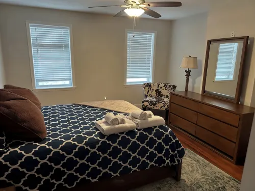BrotherlyLove—Charming 2-bedroom house with WiFi, AC in lovely Philadelphia - Bungalows