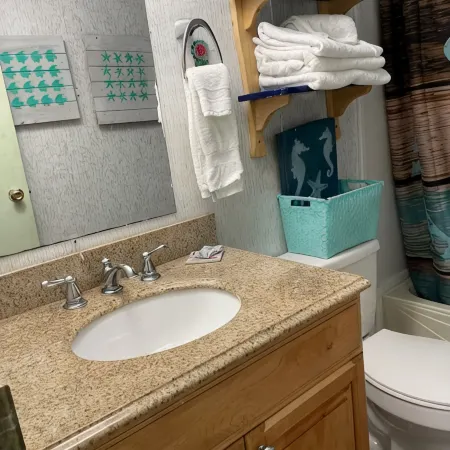 Cozy 1-bedroom apartment in tranquil Buxton, across from sound,with WiFi, AC