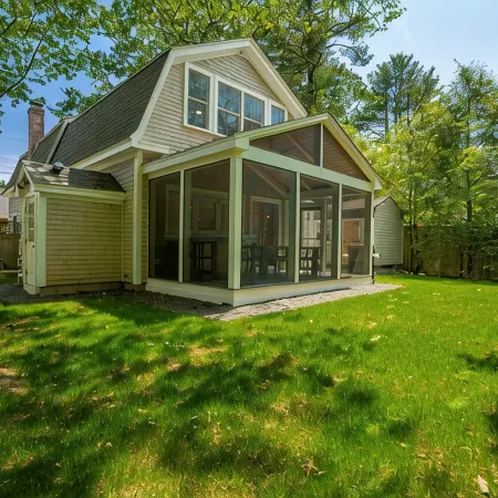 New! Coastal Beach House, Steps to Cape Neddick Beach with 4Br+Sleeps 9!