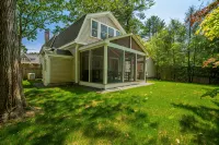 New! Coastal Beach House, Steps to Cape Neddick Beach with 4Br+Sleeps 9! - 4-Star