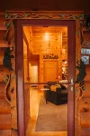 Peaceful Mountain Log Cabin Getaway with Hot Tub! - Chalets