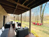 Cozy and charming private home on an acre lot - Wifi