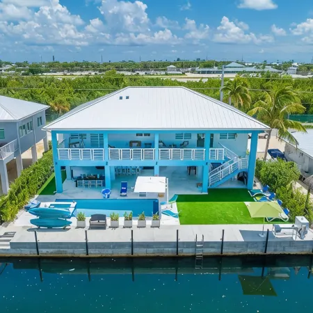 Games Area, Htd Pool/Spa, Kayaks, 4Br/3BA, 75' Dock Deep Canal, Near Beach.
