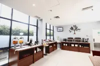 TreePark Hotel BSD City - breakfast