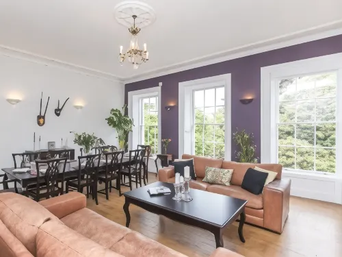 3 Berkeley Square Guesthouse - Kitchen
