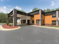 Quality Inn & Suites Hotels in Portage