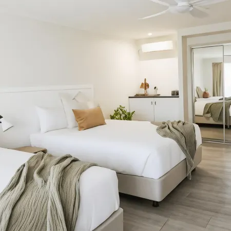 Noosa Heads Motel Отели рядом с достопримечательностью «Торгово-развлекательный центр Noosa Junction»