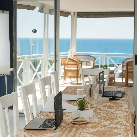 Boulders Beach Hotel, Cafe and Curio Shop Отели рядом с достопримечательностью «Пляж Сифорт»