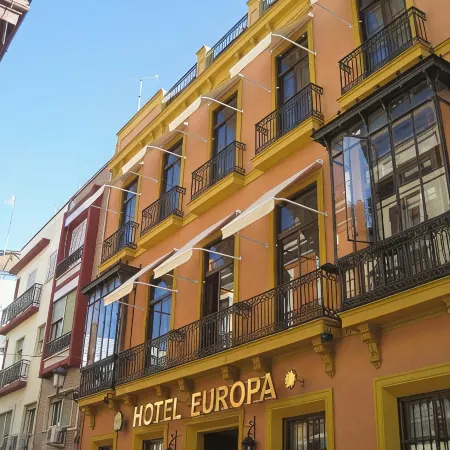 Hotel Europa Boutique Sevilla Отели рядом с достопримечательностью «Башня Торре-дель-Оро»