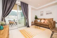 Luxury modern apartment with exceptional views!