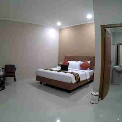 Mr. J Hotel Rooms