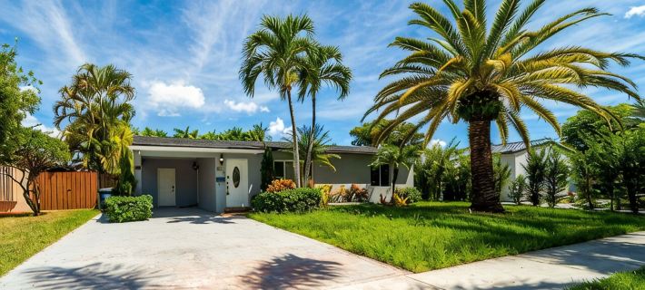 Grey Manor – Spacious 3Br/2BA Hallandale Home, Heated Pool & Smart Amenities ハランデール・ビーチのホテル