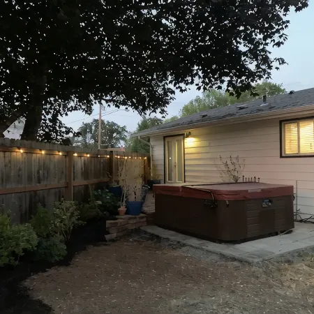 Super clean Home, Hot Tub & Walk to Downtown Low FEES A+ Reviews