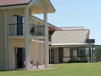 Turners Vineyard Motel - Balcony