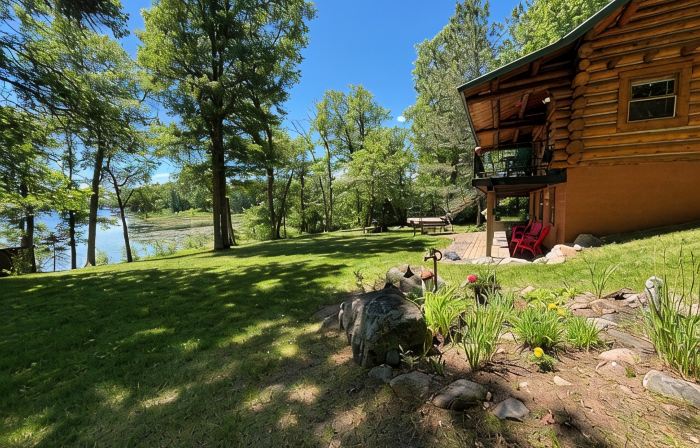 Charming Log Cabin on Beautiful Lake Butterfield