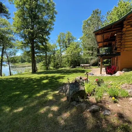 Charming Log Cabin on Beautiful Lake Butterfield