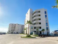 Seafront Condo Pool and Jacuzzi -  Appartamenti vacanze