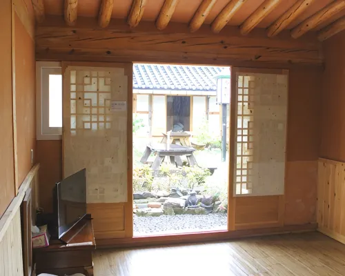 Gyeongju Rockheewon Hanok Stay Hotels near Cheonmachong