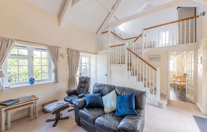 Beautiful, Romantic  Cottage in Rural Setting with Country Club Membership.