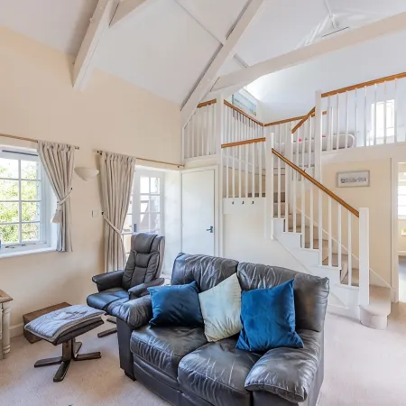 Beautiful, Romantic  Cottage in Rural Setting with Country Club Membership.