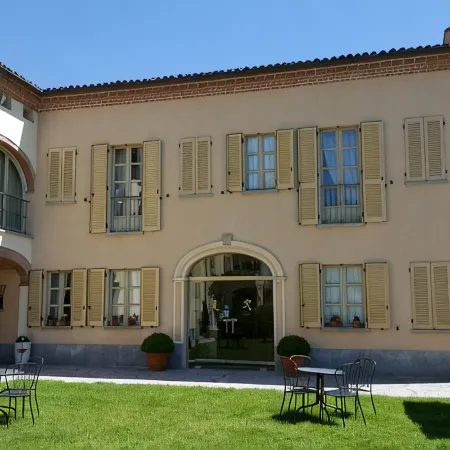 La Regibussa - Hotel Ristorante Отели в г. Асти