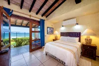 7 bdrm Classic Hacienda on Puerto Vallarta´s best swimming beach, sleeps 24.