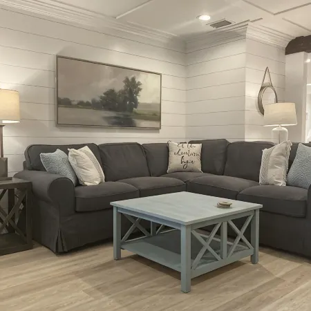 PRIME LOCATION! Beach 2 min walk / Village 5 min walk. New STUNNING Interior!