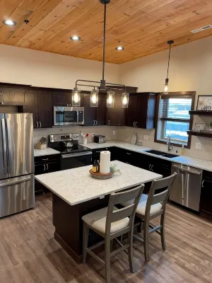 Beautiful Apartment Located Downtown Dells! - 4-Star