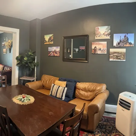 Moravian 5 bedroom townhouse Отели в г. Бетлехем