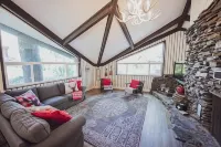 Hidden Gem! Swiss Cottage Ski Chalet - Hytter