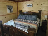 Escape to cozy 2-bedroom cabin near Ouachita Forest 4 min drive away - Chalets