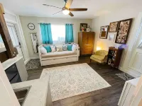 Coastal Chic Suite w/ Kitchenette & Private Entrance - Condos