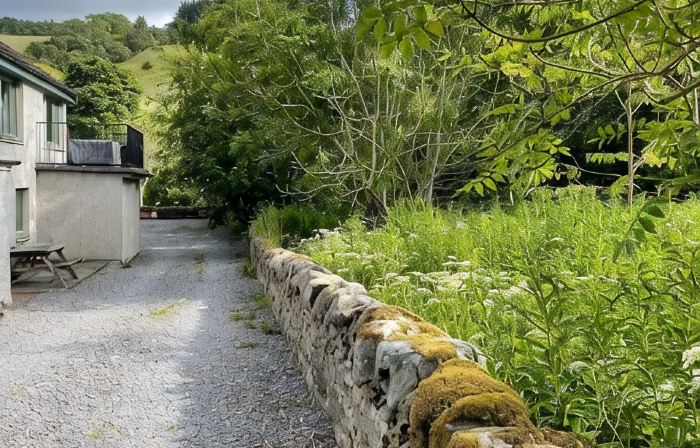 Stylish Garden Flat Near Loch Ness, Ideal for Families and Groups