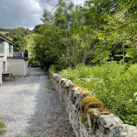 Stylish Garden Flat Near Loch Ness, Ideal for Families and Groups