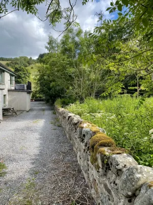 Stylish Garden Flat Near Loch Ness, Ideal for Families and Groups