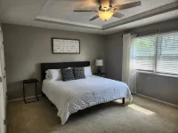 Spacious Home with Pool Hot Tub and Arcade Games . Great Quiet and Safe Location - 4 estrellas