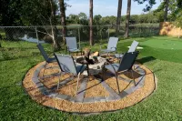 Newly Built in 2023! 2 hole Putt-Putt, Fire-Pit, Huge Fenced Backyard, Lake View