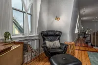 Spacious, Sleek, and Luxurious two-bedroom in Historic Westside of Providence