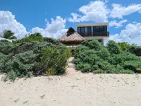 Escape to Paradise, Minimalist 4-BR Beachfront: 300 Mbps with amazing views -  Privatzimmer