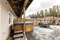 Mountain Haus w/ HOT TUB & large backyard w/firepit. Only 7 mins to downtown - Хоумстей