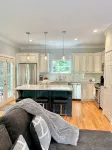 Modern House in Clifton Gaslight - 3 BR 3BA with Walkable Shops and Restaurants - Bungalows