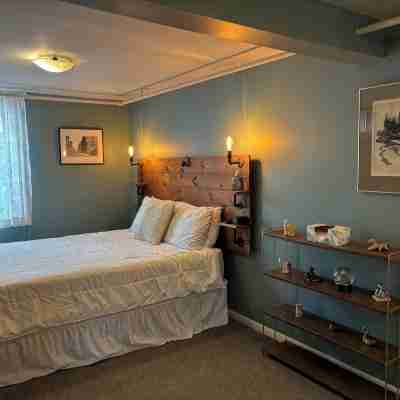 Beachside Basement Apartment Rooms