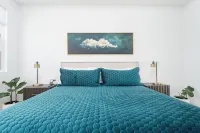 Serene Poolside Retreat, Sunset View & Patio Life - 4-Star